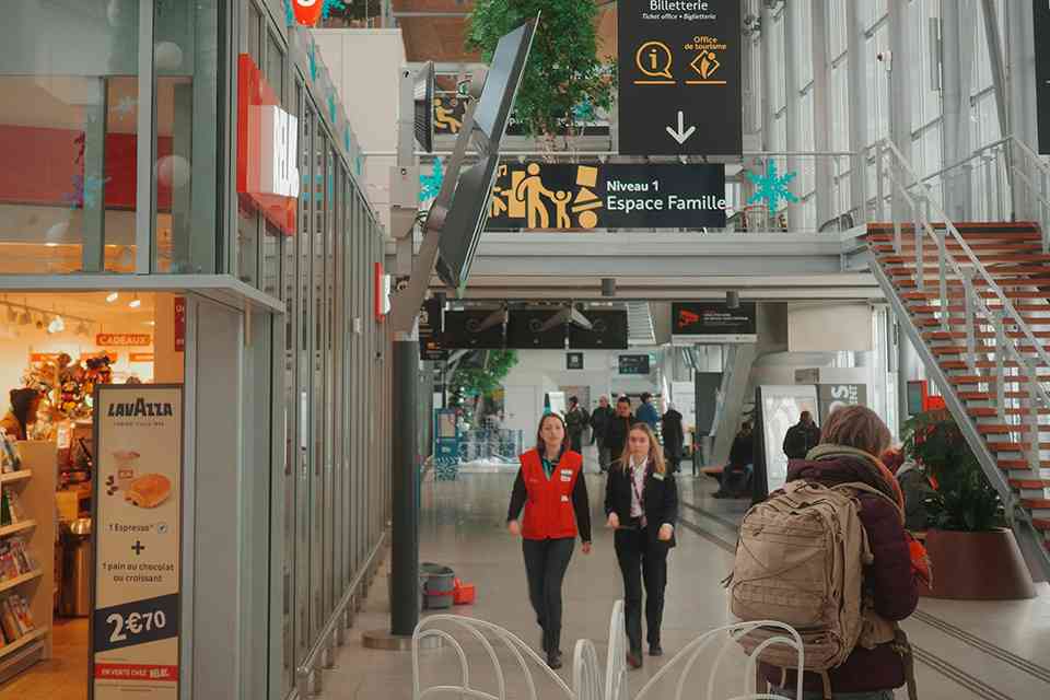 Airlines Warn Travelers to Prepare for EES Launch featured image